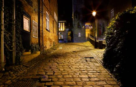  Kaldırımlar 15 santimden yüksek, 225 santimden dar olmayacak!