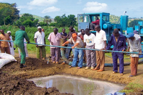 Somali'nin başkenti Mogadişu'da Türkiye tarafından ilk su kuyusu açıldı!