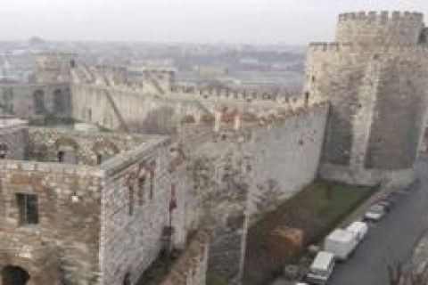 İstanbul'un ilk kapısının heykeli aranıyor