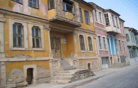 Tarihi Uşak evleri yatırımcıları bekliyor! 