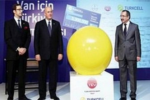 Turkcell'in Van Kumbarası'ndan 5 milyon TL Van'a!