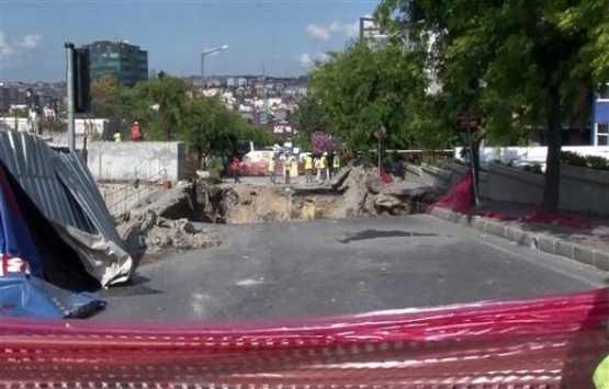 Yenibosna da metro inşaatı bulunan cadde çöktü!