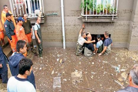 Samsun'daki selde evi zarar görene ilk etapta bin TL!