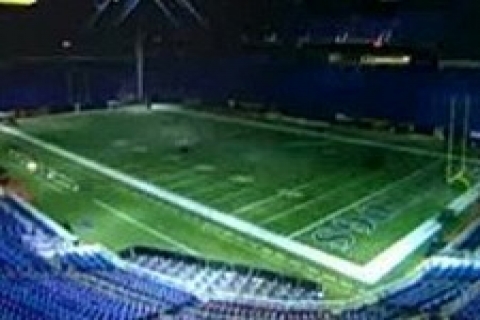 Amerika'da kar stat çatısını yıktı!