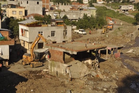  Samsun'da dere yatağındaki evler yıkılmaya başladı!