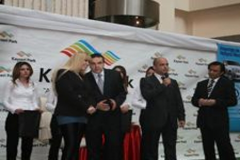 Kayseri Park, ziyaretçisine Mercedes hediye etti