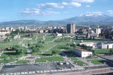 Kayseri Melikgazi'de satılık arsa, kiralık işyeri ve mesken!
