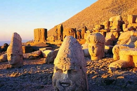Adıyamanlı STK'lar Nemrut Dağı'ndaki yapılaşmayı mahkemeye taşıdı!