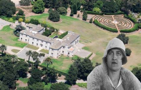 Timonthy Henry Gray'in 42 odalı evinden sokağa geçişi!