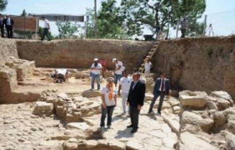 Kaman Kalehöyük'teki kazı çalışmalarında seramik parçaları çıktı!