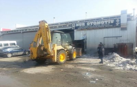 Van Tuşba Belediyesi, oto sanayideki kaçak yapıları yıktı!