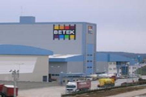 Herkes fabrika kapatırken Betek Boya fabrika temeli attı