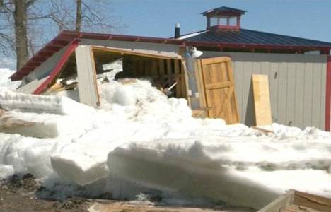 Kanada'da 12 konut buz tsunamisi altında kaldı!