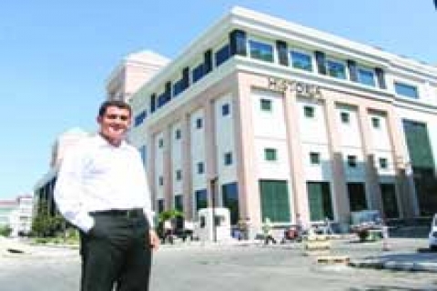 Fatih'in postmodern alışveriş merkezi açılıyor