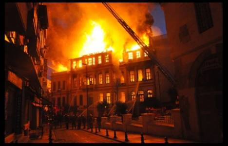 İstanbul İl Milli Eğitim Müdürlüğü binasını kontak yaktı!