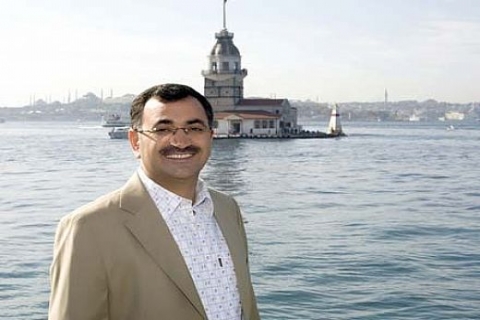 Mustafa Kara: Üsküdar'da yıkıma kendi binamızdan başlayacağız!