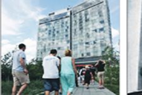 Manhattan'daki Standard Otel şeffaflığıyla dikkat çekiyor