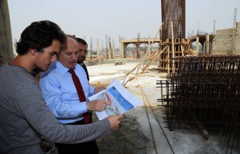  Kadir Topbaş Gana'da cami inşaatını gezdi! 