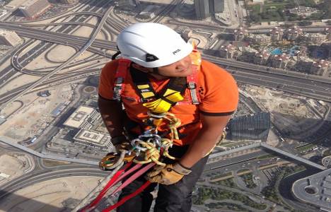 Joe McNally Burj Khalifa'nın bakımını yapan işçileri görüntüledi!