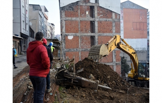 Şişli de inşaatın istinat duvarı çöktü!