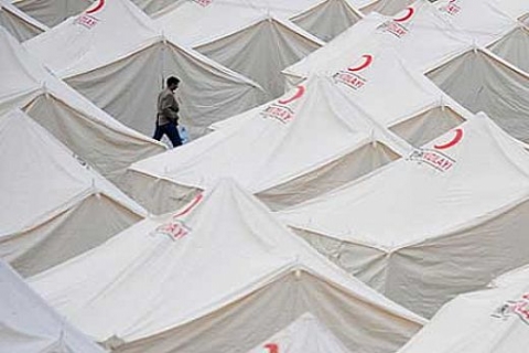 Türk Kızılay'ından Somaliye 2100 çadır!