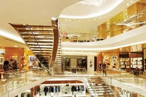 Louis Vuitton, İtalya'da açtığı mağazaya mini sinema salonu inşa etti!