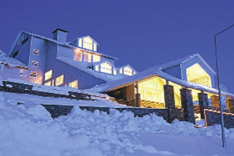 Ali Ağaoğlu ve Les Ottomans Otel'in sahibi Ahu Aysal, Uludağ'da doyasıya eğlendi!