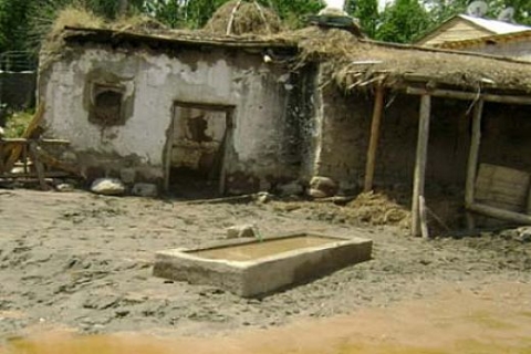 Muş'un Bulanık ilçesinde depremden sonra sel! Bazı evler sular altında!