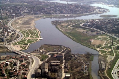 Eyüp'de İSKİ'nin atık su tüneli mahalleyi çökertti!