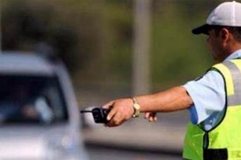 Esenyurt'ta benzinciyi korurken trafik çilesine devam!