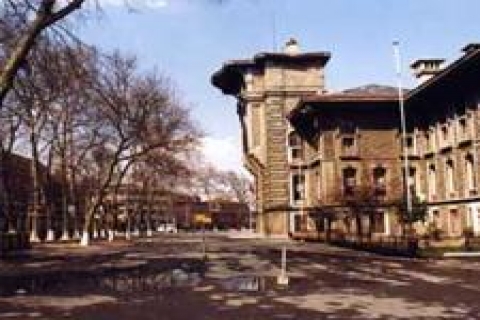 İstanbul'da arsası değerli olan okullar satılacak