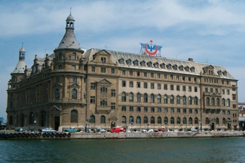 Haydarpaşa Garı'nın yanan çatı katı, kafeterya ve gözlem evi oluyor!