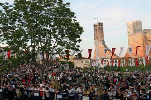 Ataşehir Belediyesi, Deniz Gezmiş Parkı'nda Yaza Merhaba Konserleri düzenlendi!