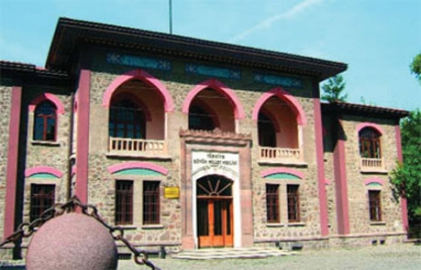 Cumhuriyet Eğitim Müzesi'nin istinat duvarı çöktü!