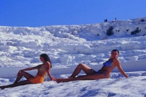 Pamukkale'ye 8 ayda 1 milyon 175 bin turist geldi!