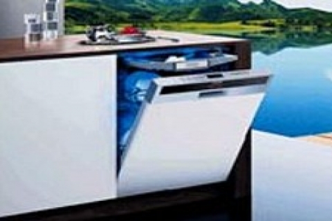 12 kişilik yemek takımını 7 litre suyla yıkıyor!