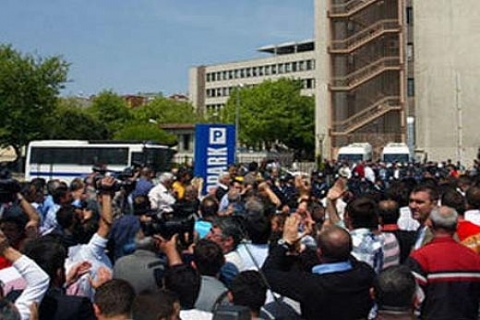 Oto galeri sahiplerinden Kadıköy Belediyesi'ne mühürleme tepkisi!