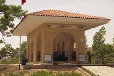 Gazi Gündüzalp'in türbesi onarılmayı bekliyor!