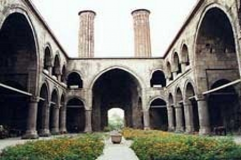 Erzurum Vakıflar çifte Minareli Medrese'yi restore ettirecek!