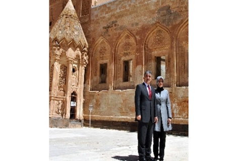 Abdullah Gül: Kimliksiz binalarını görünce insan hayıflanıyor!