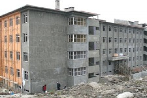 Emekli öğretmen, okul yapımı için 750 bin TL bağışladı!