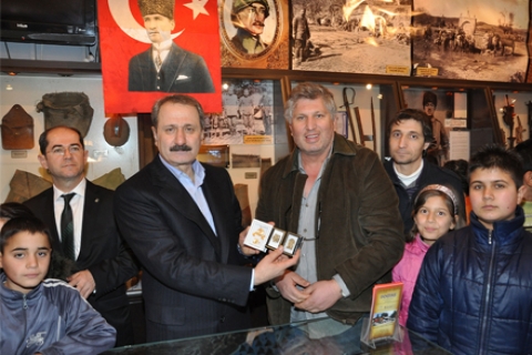 Zafer Çağlayan'dan Doğtaş sponsorluğundaki Çanakkale 1915 Gezici Müzesi'ne ziyaret!