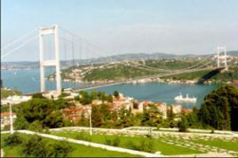 Köprü altındaki milyonluk evlerde zehir soluyorlar