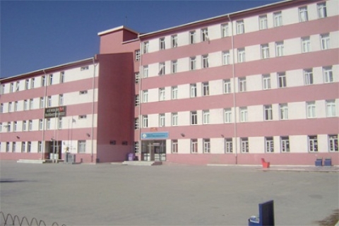 Beşiktaş İlköğretim Okulu yıkılmayı bekliyor!