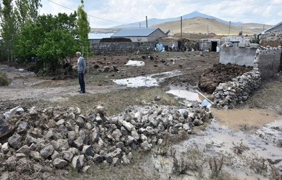 Kars'taki selde 6 ev hasar gördü!