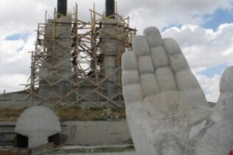 İnsanlık Anıtı Başbakan'ın mitingine kadar kaldırılacak!