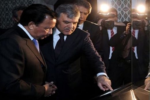 Brunei Darüsselam'ın Sultanı Hasan el-Bulkiye Muizziddin Va'dulah, Topkapı Sarayı'nı ziyaret etti!