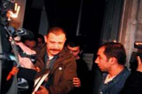 Nejat İşler doğum günü için Cihangir'deki White Mill'i kapattı!