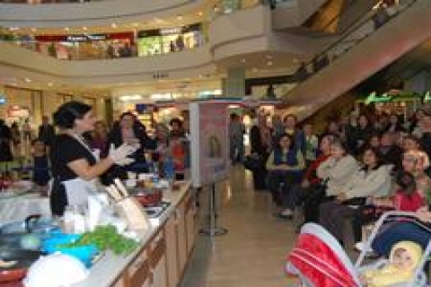 Elif Kormazel, Tekira AVM'de alışveriş keyfine lezzet kattı