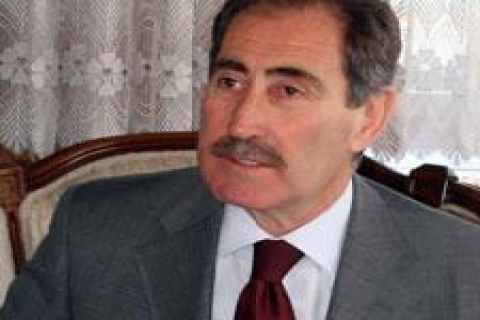 Ali Ağaoğlu iddiadan 100 takım elbise kazandı